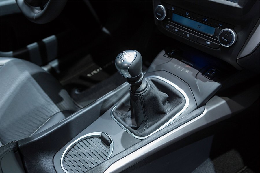 YEN� TOYOTA AVENS�S 2015 CENEVRE RES�M GALER�S�